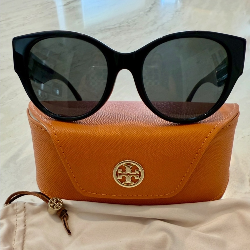 Tory Burch Black Cat-Eye Sunglasses